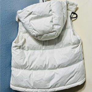 Lululemon Cropped Wunder Puffer White size 2 Brand New